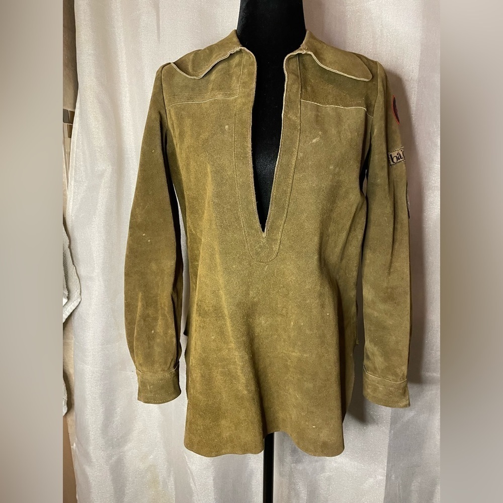 Vintage Bagatelle Beautiful Soft Suede Green button shirt.